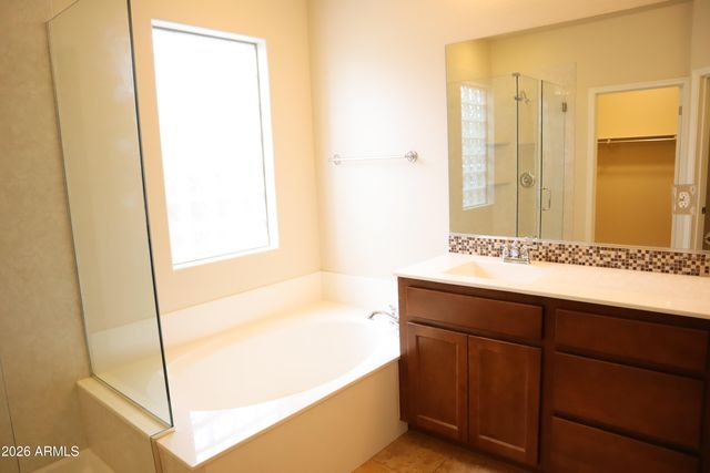 255 E LOCUST Drive, Chandler, AZ 85286