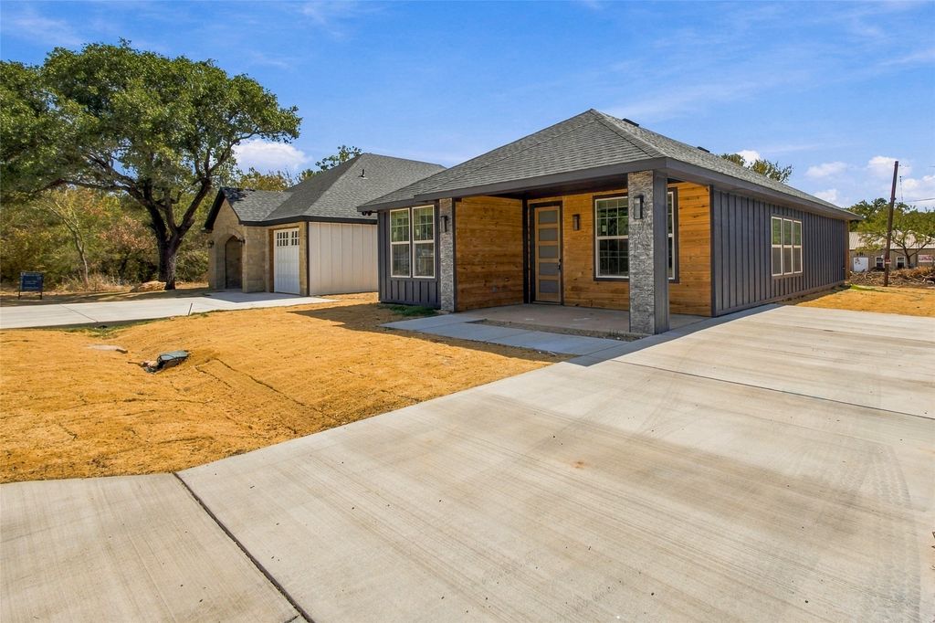2721 Sycamore Court, Granbury, TX 76048 — exterior