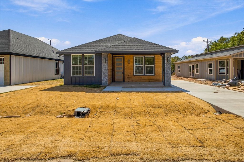 2721 Sycamore Court, Granbury, TX 76048 — photo 2