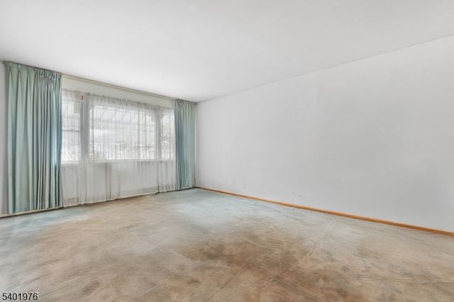 875 Rayhon Ter, Rahway City, NJ 07065