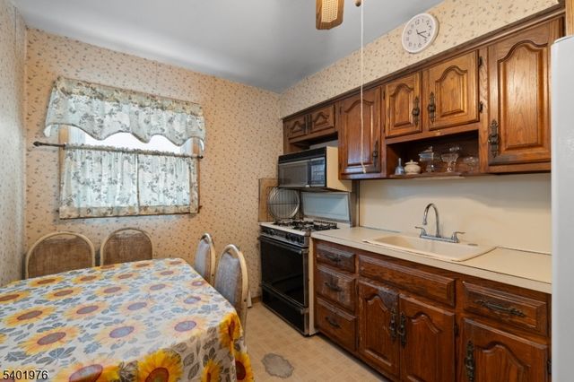 875 Rayhon Ter, Rahway City, NJ 07065