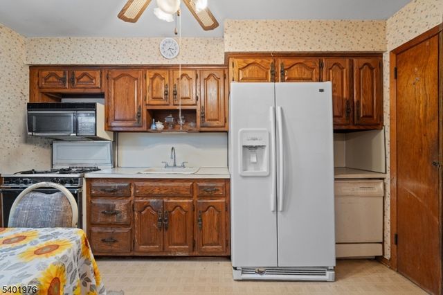 875 Rayhon Ter, Rahway City, NJ 07065