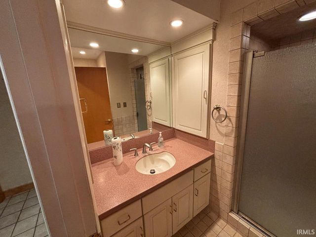 2701 W Petty Road, Muncie, IN 47304