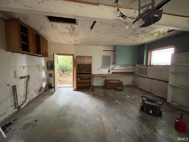 2701 W Petty Road, Muncie, IN 47304