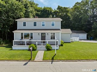 3 Middle Street, Waterford, CT 06385