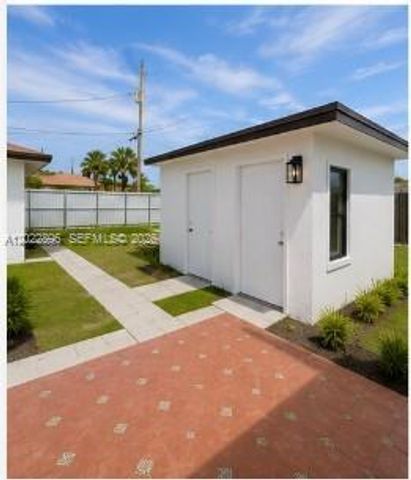 9310 SW 43rd St, Miami, FL 33165
