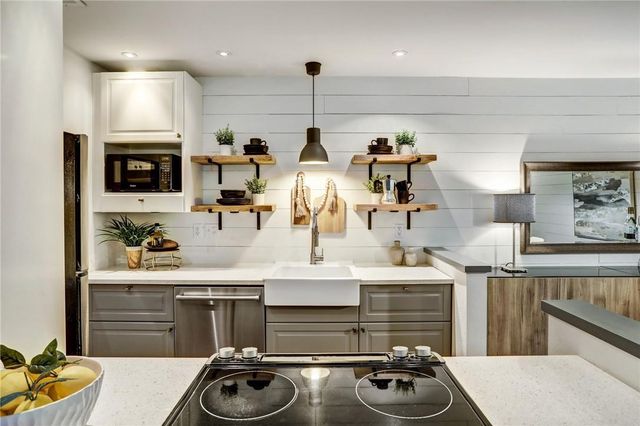 8210 Bent Tree RD 136, Austin, TX 78759