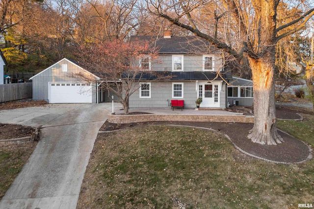 204 GREENWOOD Avenue, Bettendorf, IA 52722