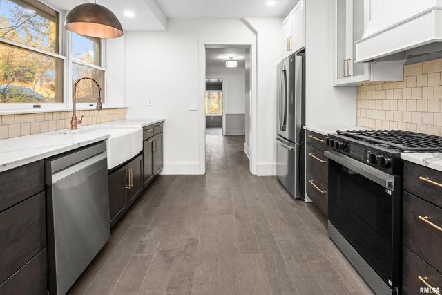 204 GREENWOOD Avenue, Bettendorf, IA 52722