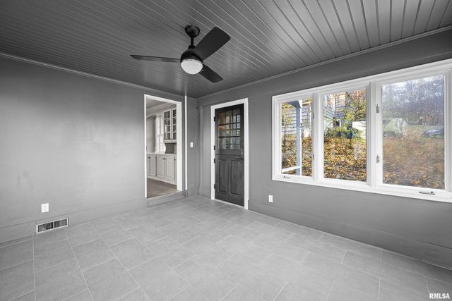 204 GREENWOOD Avenue, Bettendorf, IA 52722