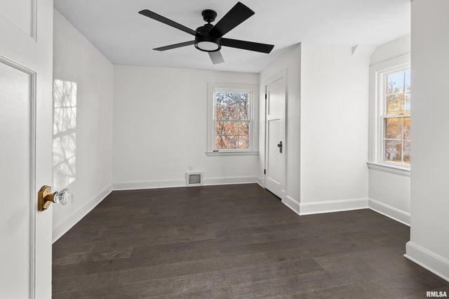 204 GREENWOOD Avenue, Bettendorf, IA 52722