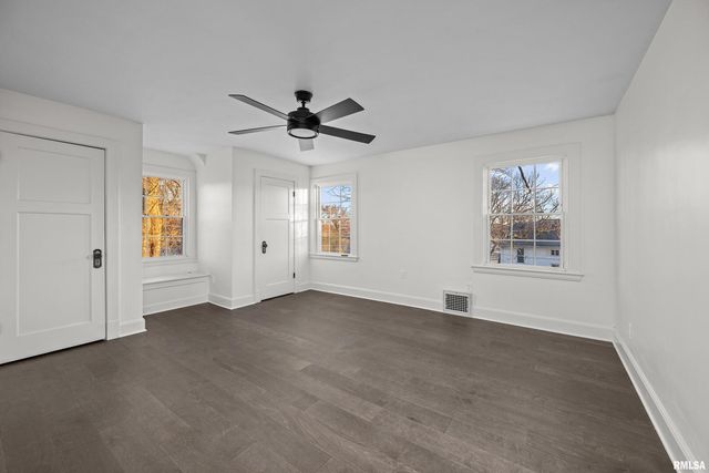 204 GREENWOOD Avenue, Bettendorf, IA 52722