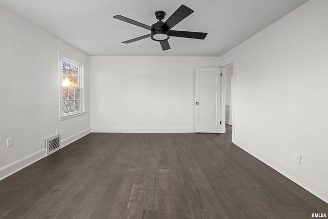 204 GREENWOOD Avenue, Bettendorf, IA 52722