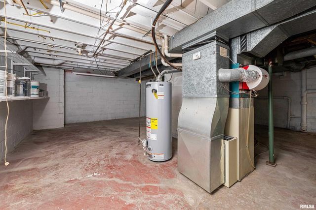 204 GREENWOOD Avenue, Bettendorf, IA 52722