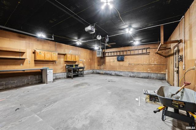 204 GREENWOOD Avenue, Bettendorf, IA 52722