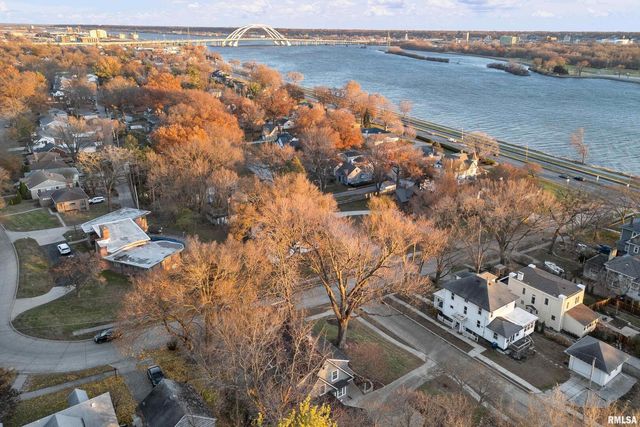 204 GREENWOOD Avenue, Bettendorf, IA 52722