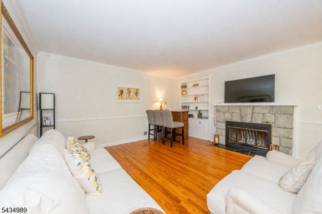 43 Brush Hill Rd, Kinnelon Boro, NJ 07405