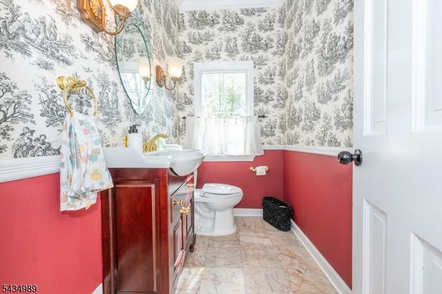 43 Brush Hill Rd, Kinnelon Boro, NJ 07405