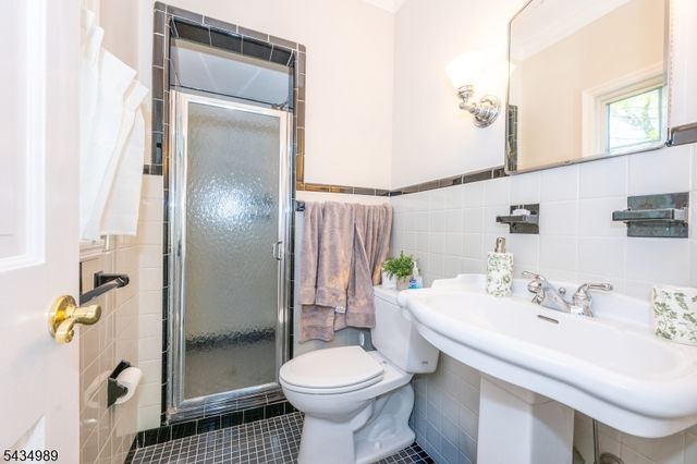 43 Brush Hill Rd, Kinnelon Boro, NJ 07405