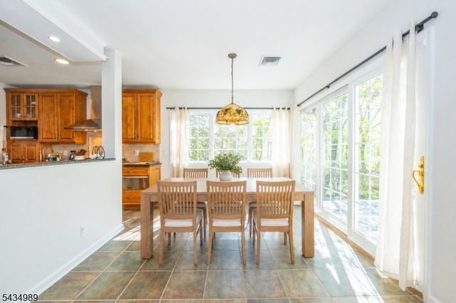 43 Brush Hill Rd, Kinnelon Boro, NJ 07405