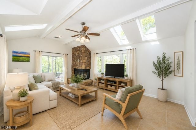 43 Brush Hill Rd, Kinnelon Boro, NJ 07405