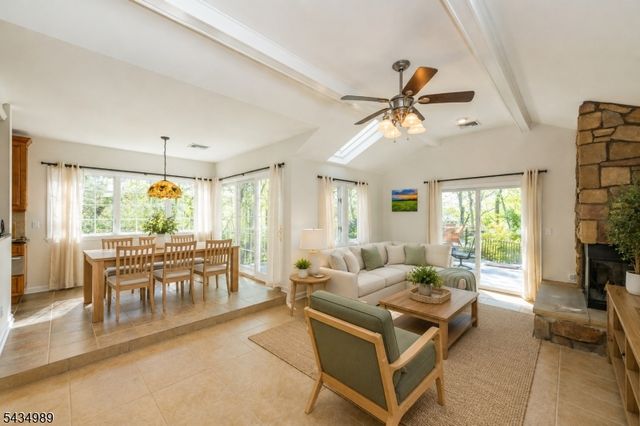 43 Brush Hill Rd, Kinnelon Boro, NJ 07405