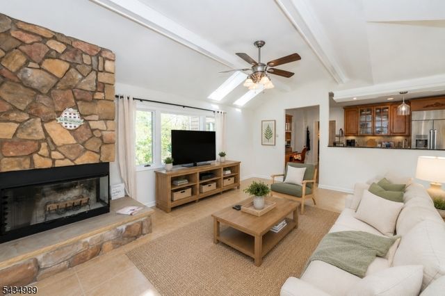 43 Brush Hill Rd, Kinnelon Boro, NJ 07405
