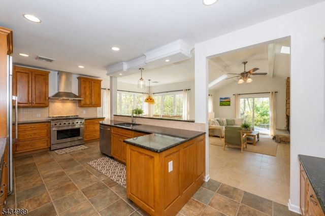 43 Brush Hill Rd, Kinnelon Boro, NJ 07405