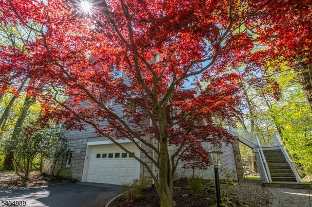 43 Brush Hill Rd, Kinnelon Boro, NJ 07405