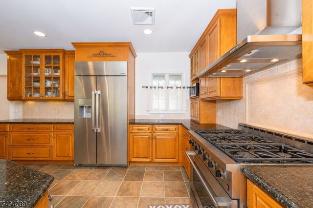 43 Brush Hill Rd, Kinnelon Boro, NJ 07405