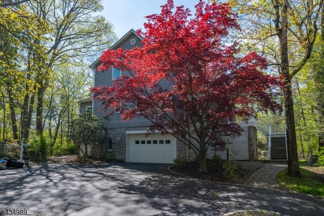43 Brush Hill Rd, Kinnelon Boro, NJ 07405