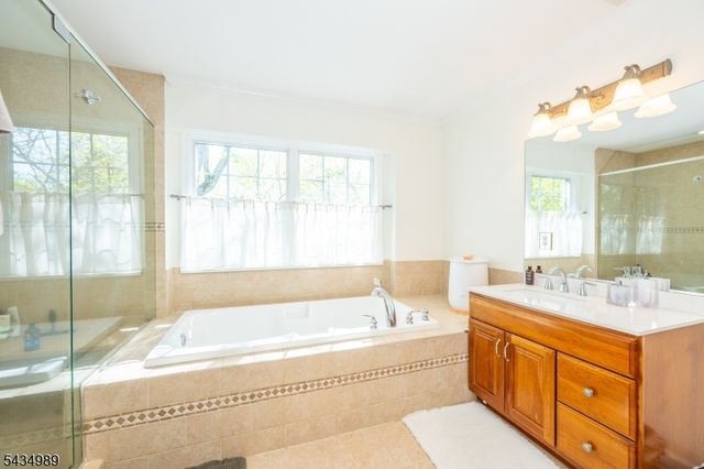 43 Brush Hill Rd, Kinnelon Boro, NJ 07405