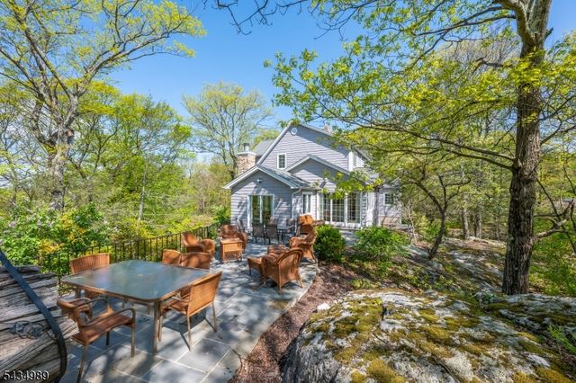 43 Brush Hill Rd, Kinnelon Boro, NJ 07405