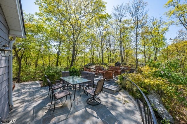43 Brush Hill Rd, Kinnelon Boro, NJ 07405
