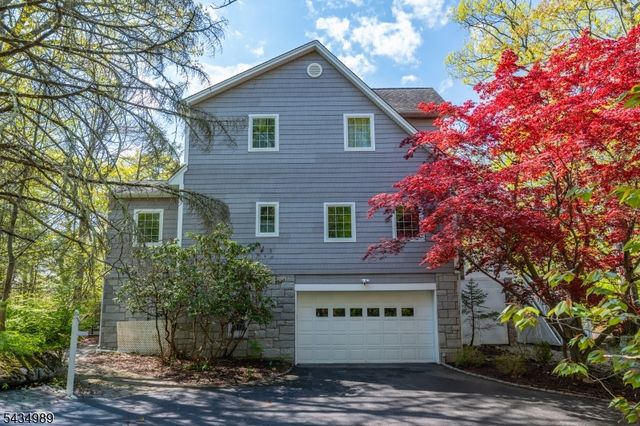 43 Brush Hill Rd, Kinnelon Boro, NJ 07405