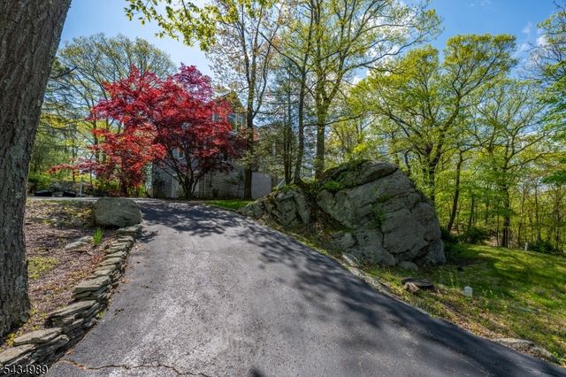 43 Brush Hill Rd, Kinnelon Boro, NJ 07405