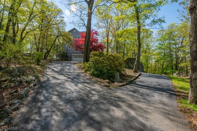 43 Brush Hill Rd, Kinnelon Boro, NJ 07405