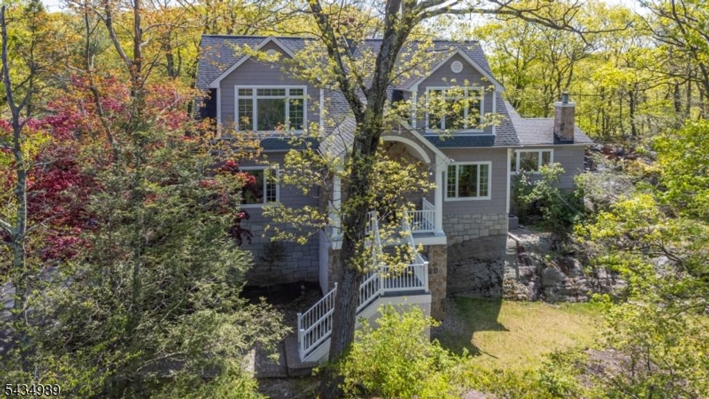 43 Brush Hill Rd, Kinnelon Boro, NJ 07405