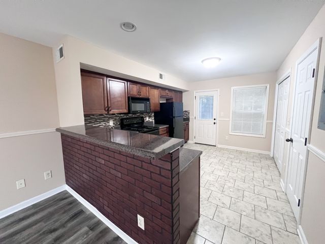 2272 McCormick Ln Apt D, Clarksville, TN 37040