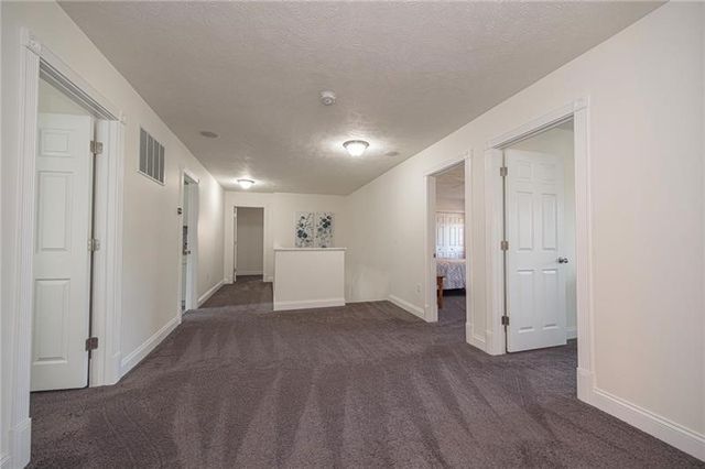 438 White Pine Ln, Economy, PA 15005