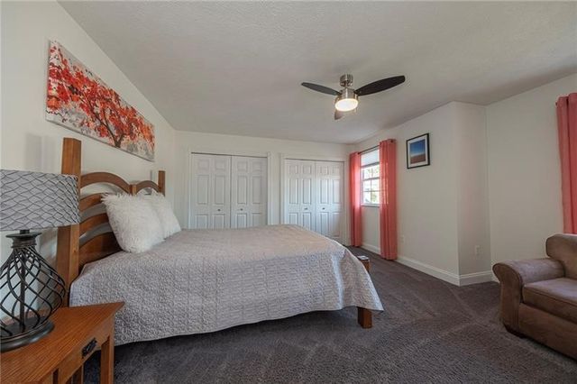 438 White Pine Ln, Economy, PA 15005