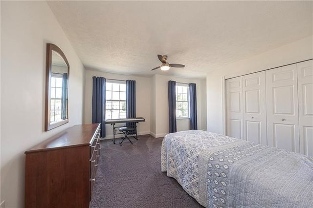 438 White Pine Ln, Economy, PA 15005