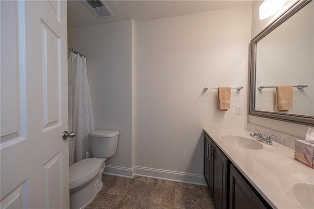 438 White Pine Ln, Economy, PA 15005