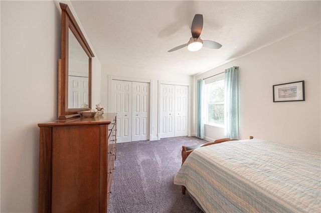 438 White Pine Ln, Economy, PA 15005