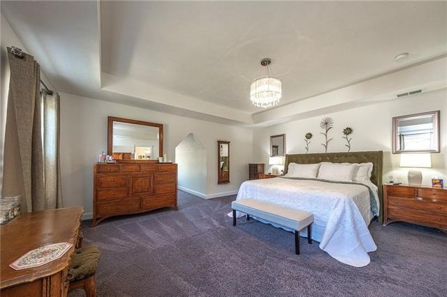 438 White Pine Ln, Economy, PA 15005