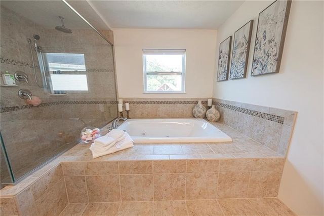 438 White Pine Ln, Economy, PA 15005