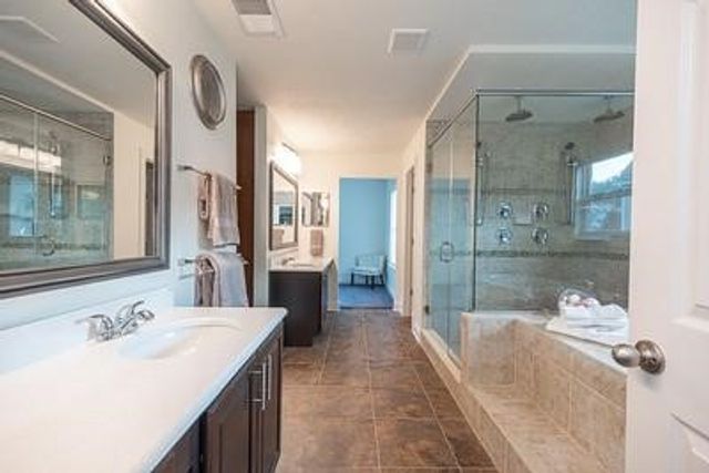 438 White Pine Ln, Economy, PA 15005