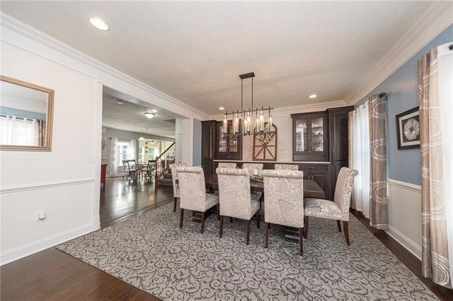 438 White Pine Ln, Economy, PA 15005