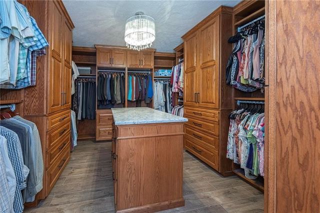 438 White Pine Ln, Economy, PA 15005