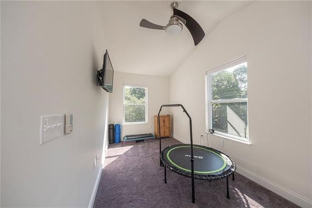 438 White Pine Ln, Economy, PA 15005